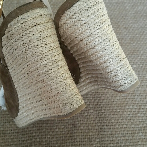 Prada  cute  bow wedges - Picture 4 of 8